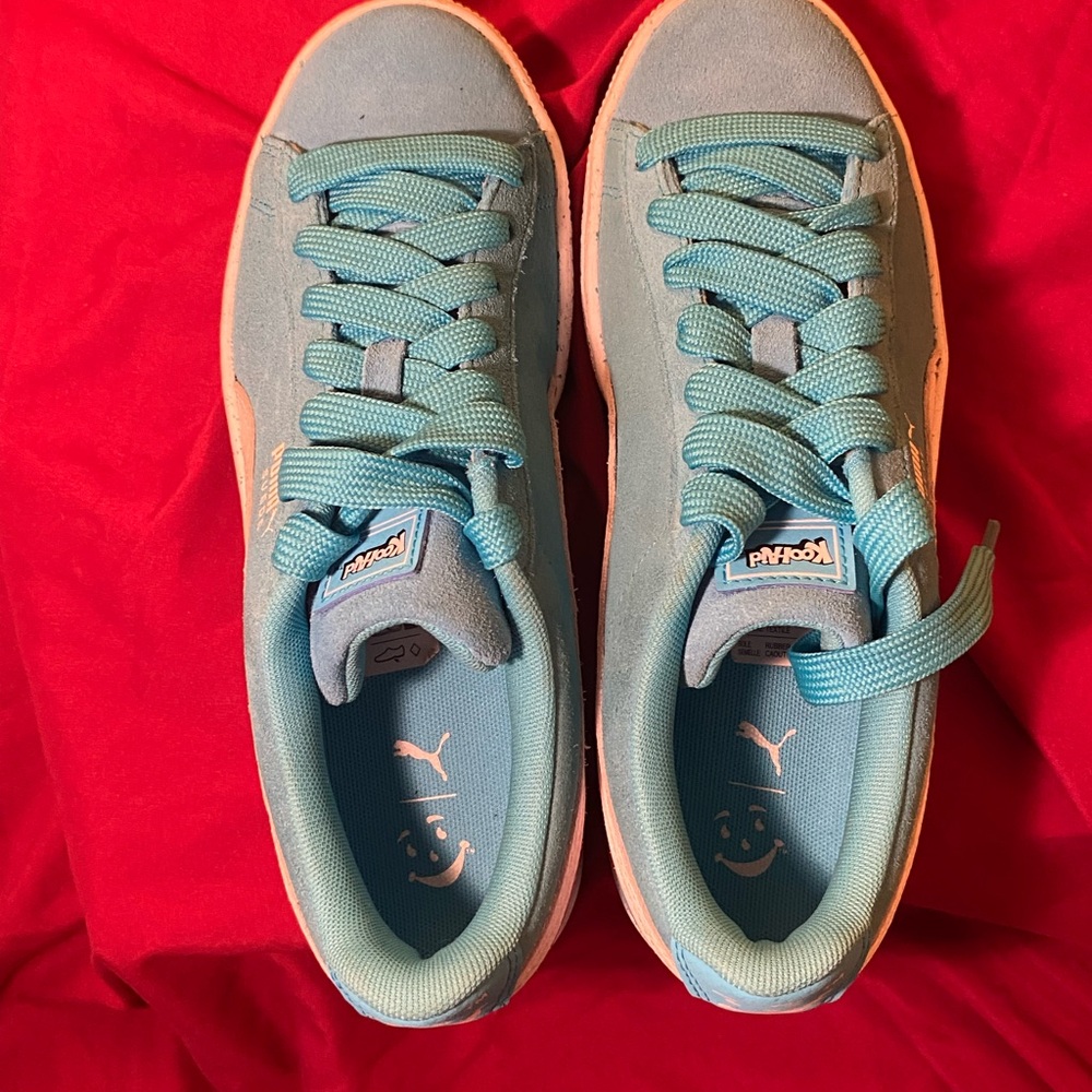 New Puma  suede Sneakers - Aqua and White 6.5 youth - Picture 3 of 5